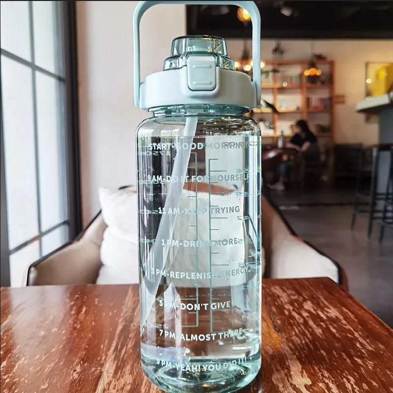 Gourde Sport 2L avec Paille – Bouteille d’Eau Grande Capacité avec Marqueur de Temps, Étanche et Réutilisable