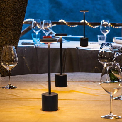 Lampe de Table LED Tactile – Rechargeable, 3 Couleurs, Design Métal Élégant – Ambiance, Chevet, Camping. Illuminez votre quotidien avec style et simplicité.